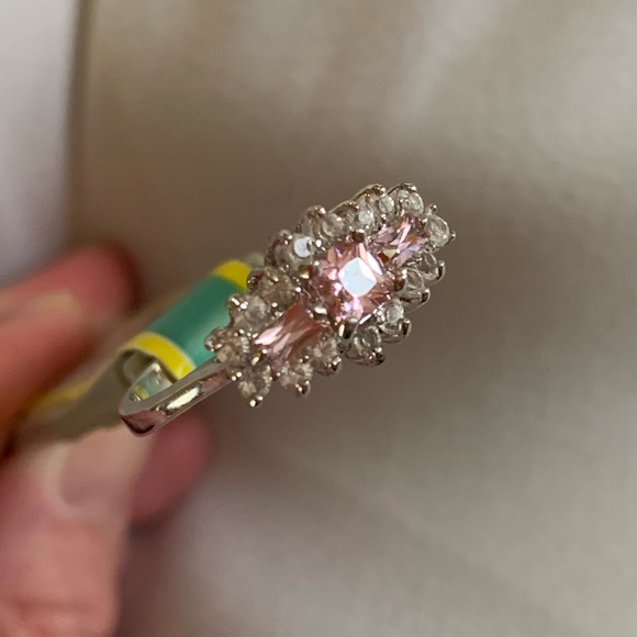 Beautiful woman’s ring - Picture 7 of 8